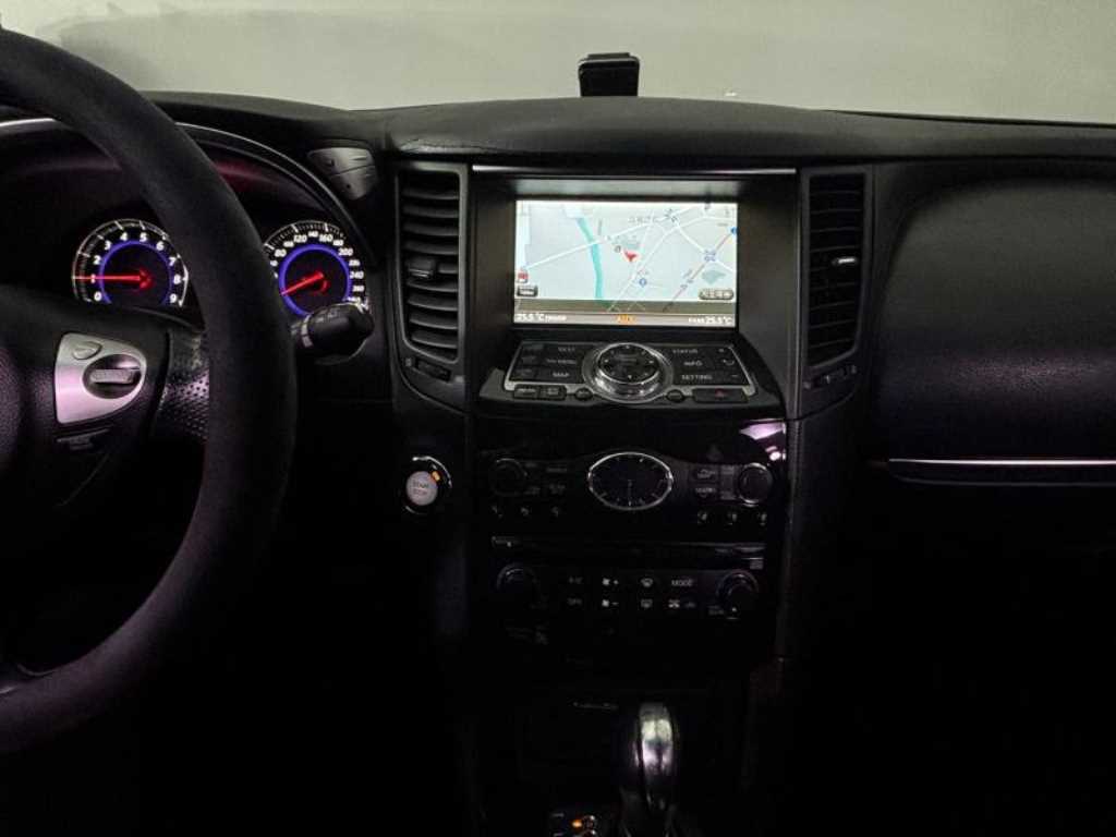 Infiniti FX - Vista 10