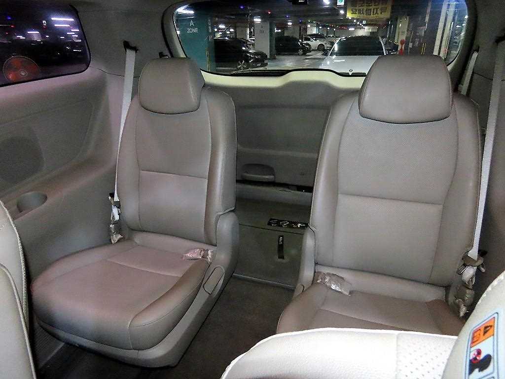 KIA Carnival - Vista 8