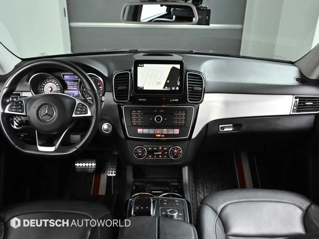 Mercedes Benz GLE Class - Vista 7