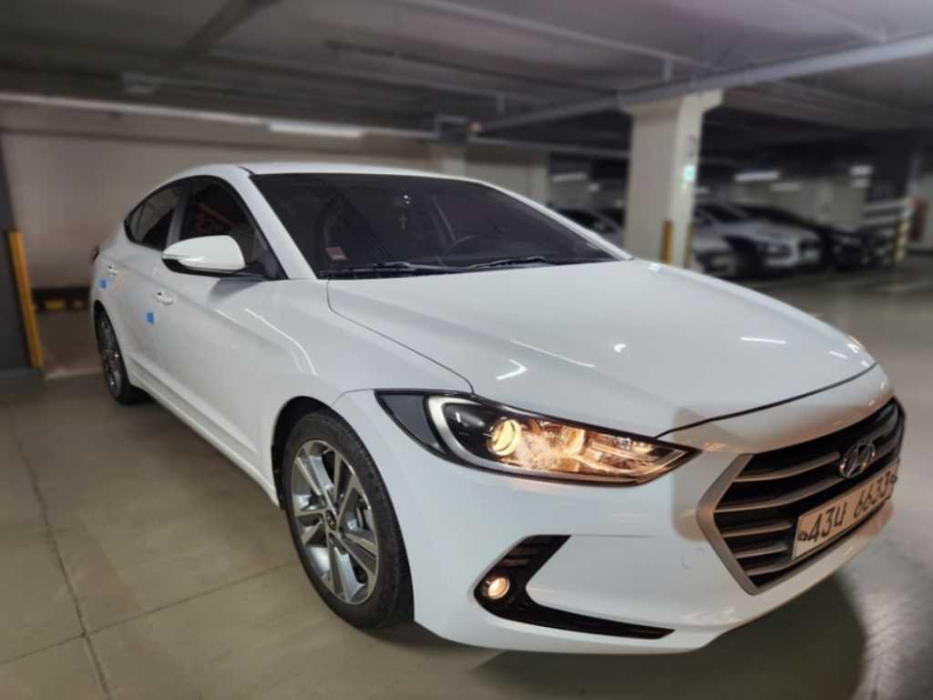 HYUNDAI Avante - Vista 3