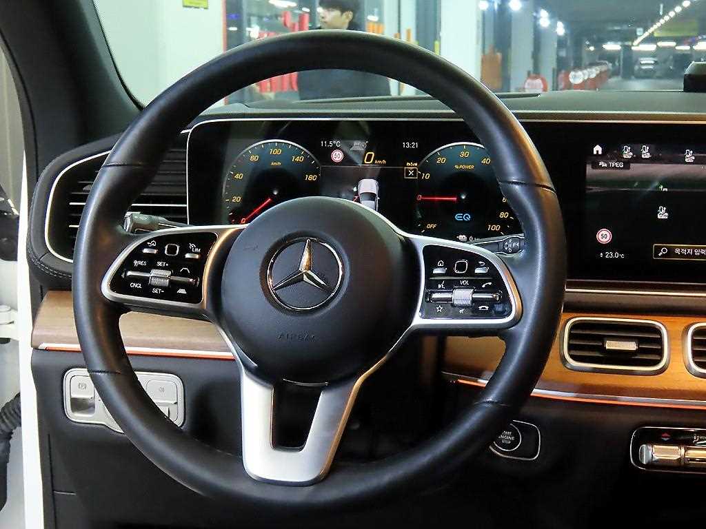 Mercedes Benz GLE Class - Vista 8