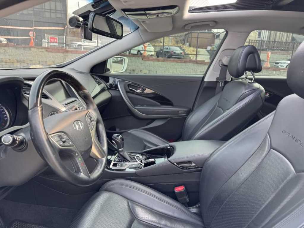 HYUNDAI Grandeur - Vista 5