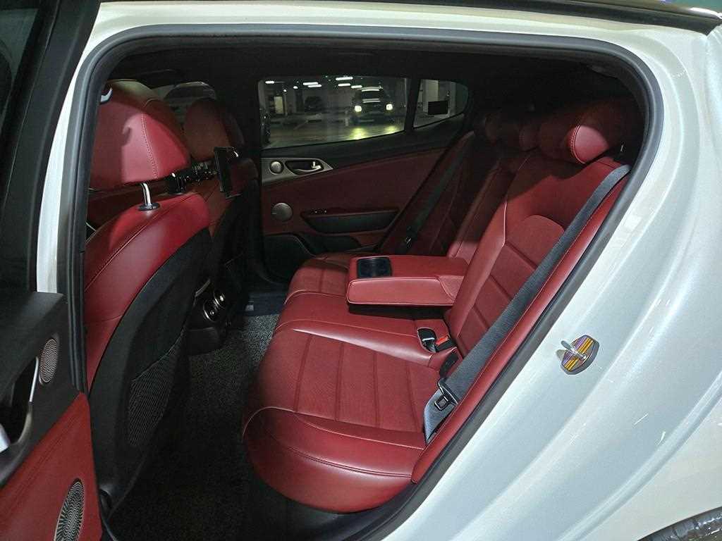 KIA Stinger - Vista 7