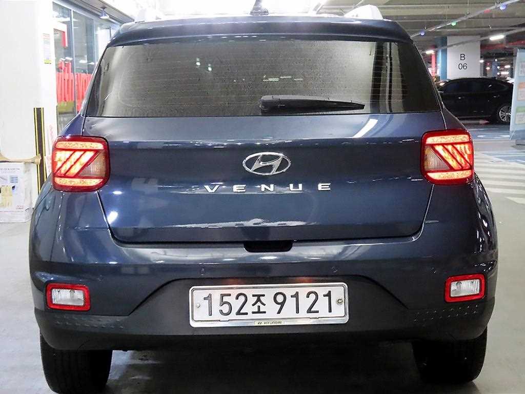 HYUNDAI Venue - Vista 5