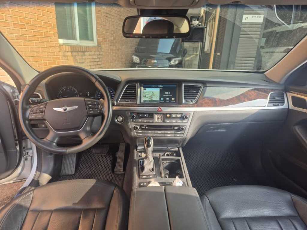 HYUNDAI Genesis - Vista 7