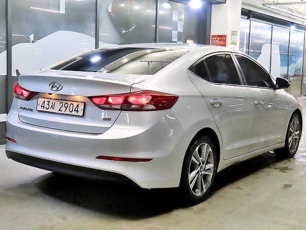 HYUNDAI Avante - Vista 4