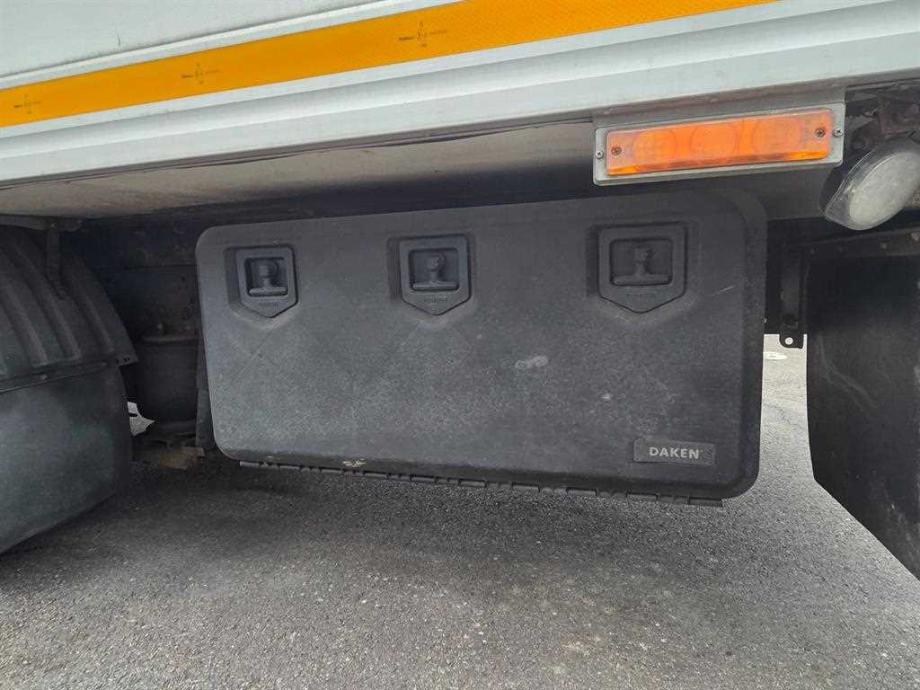 medium and large cargo truck - Vista 6