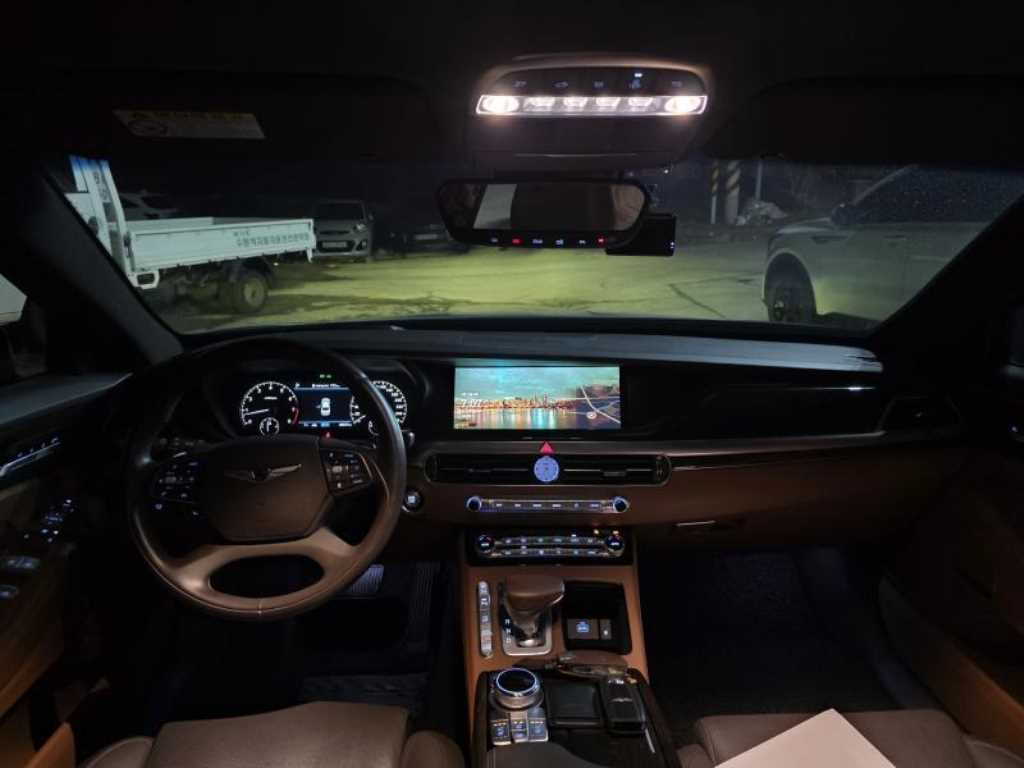 Genesis G90 - Vista 5