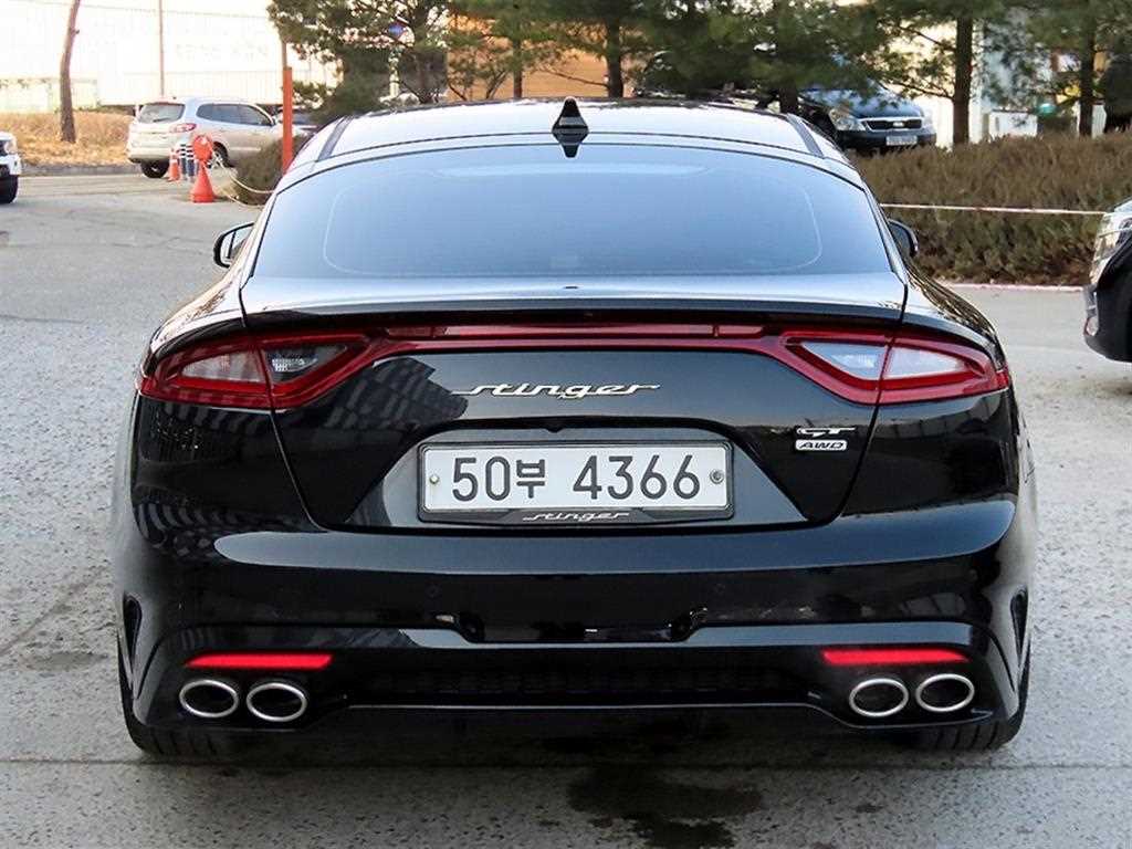KIA Stinger - Vista 4