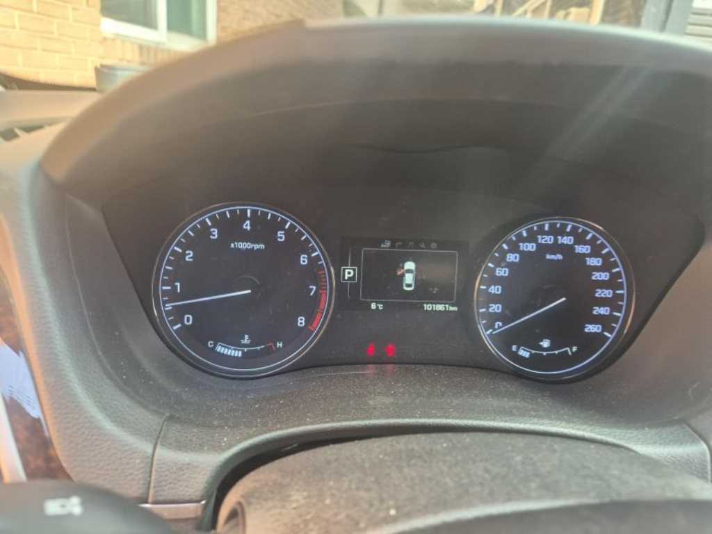 HYUNDAI Genesis - Vista 6