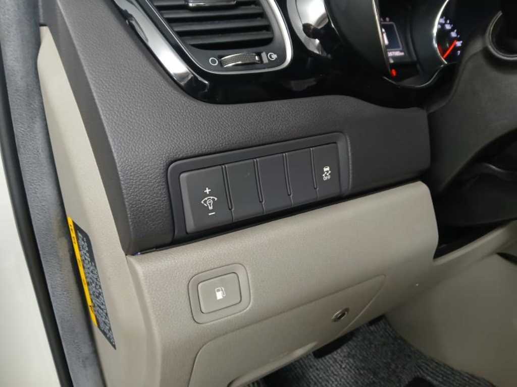 KIA Carnival - Vista 12