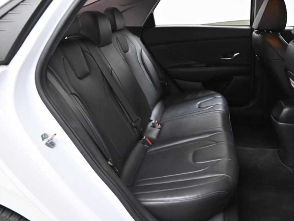 HYUNDAI Avante - Vista 12