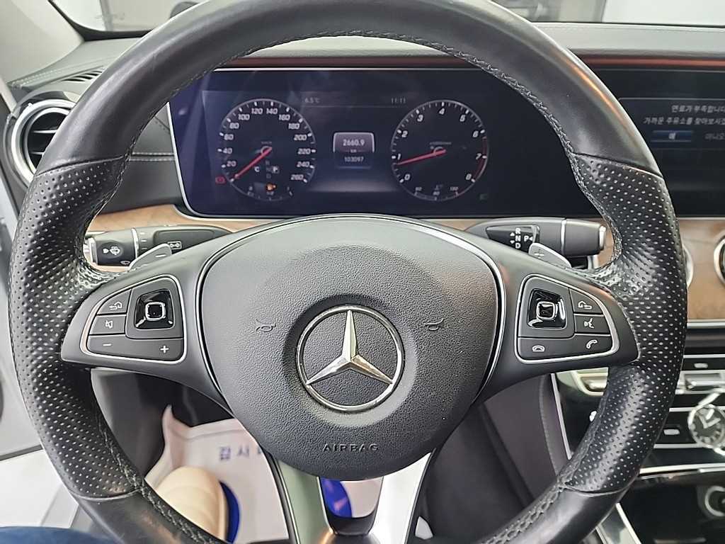 Mercedes Benz E class - Vista 9