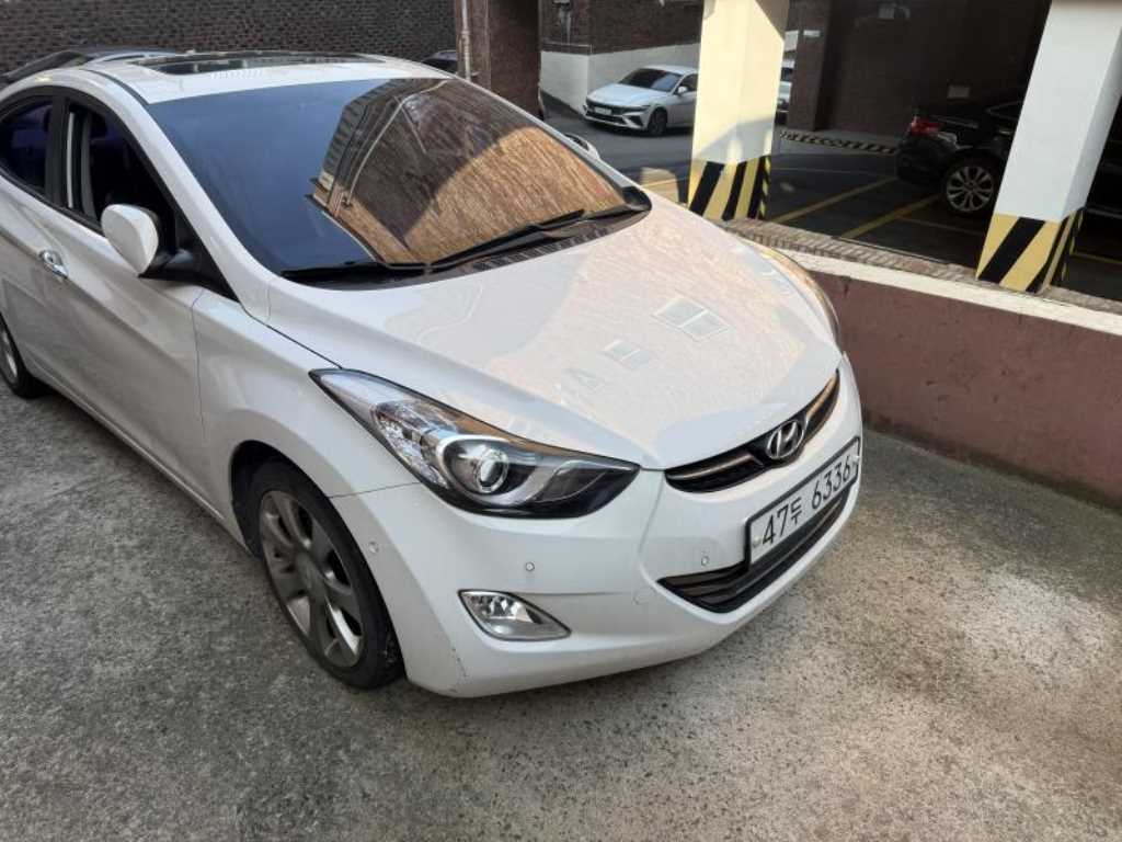 HYUNDAI Avante - Vista 3