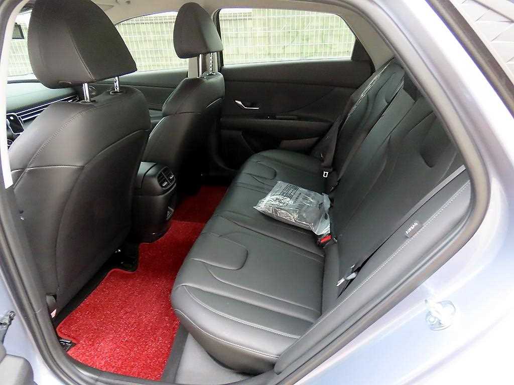 HYUNDAI Avante - Vista 6