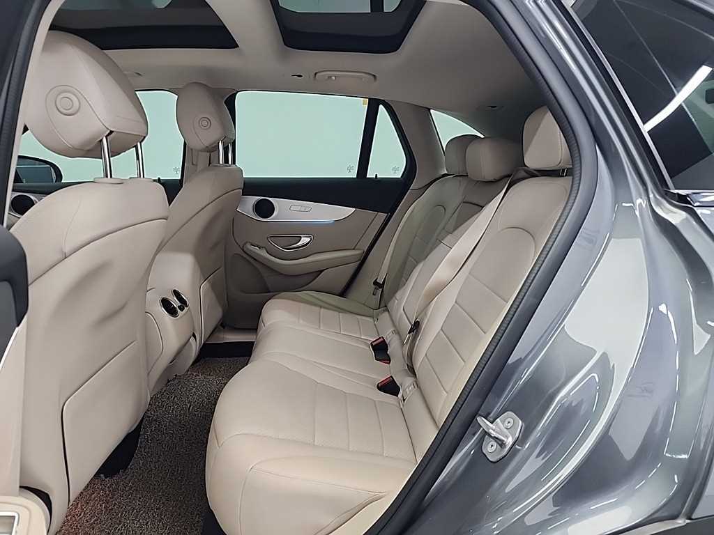 Mercedes Benz GLC Class - Vista 12