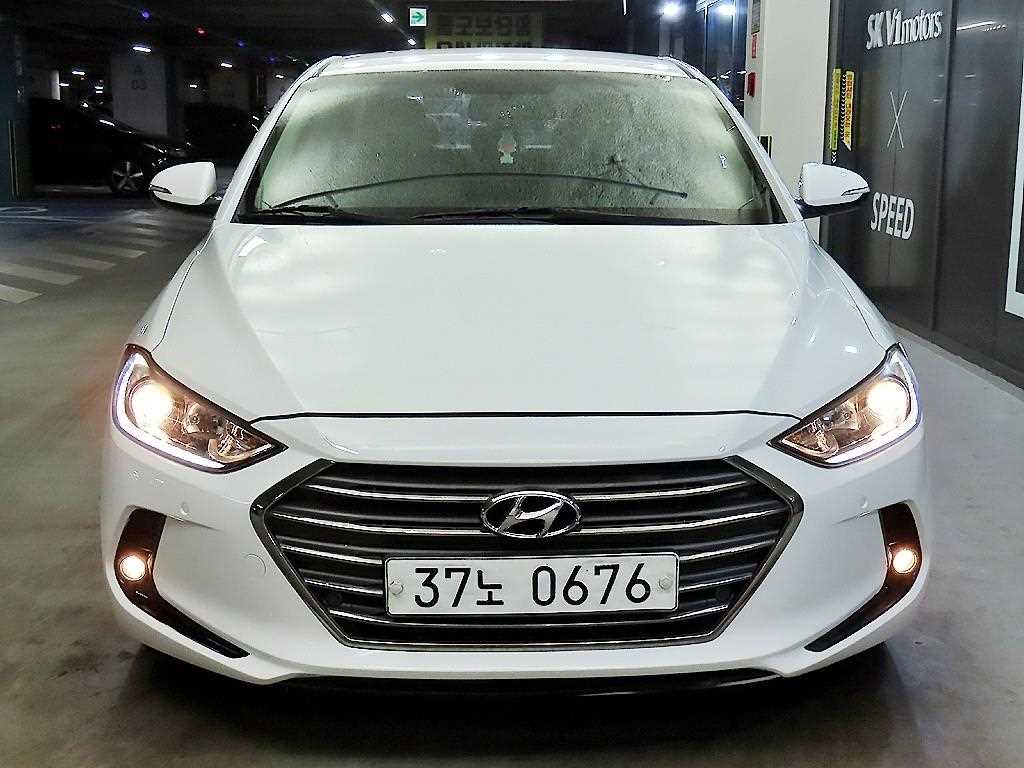 HYUNDAI Avante - Vista 2