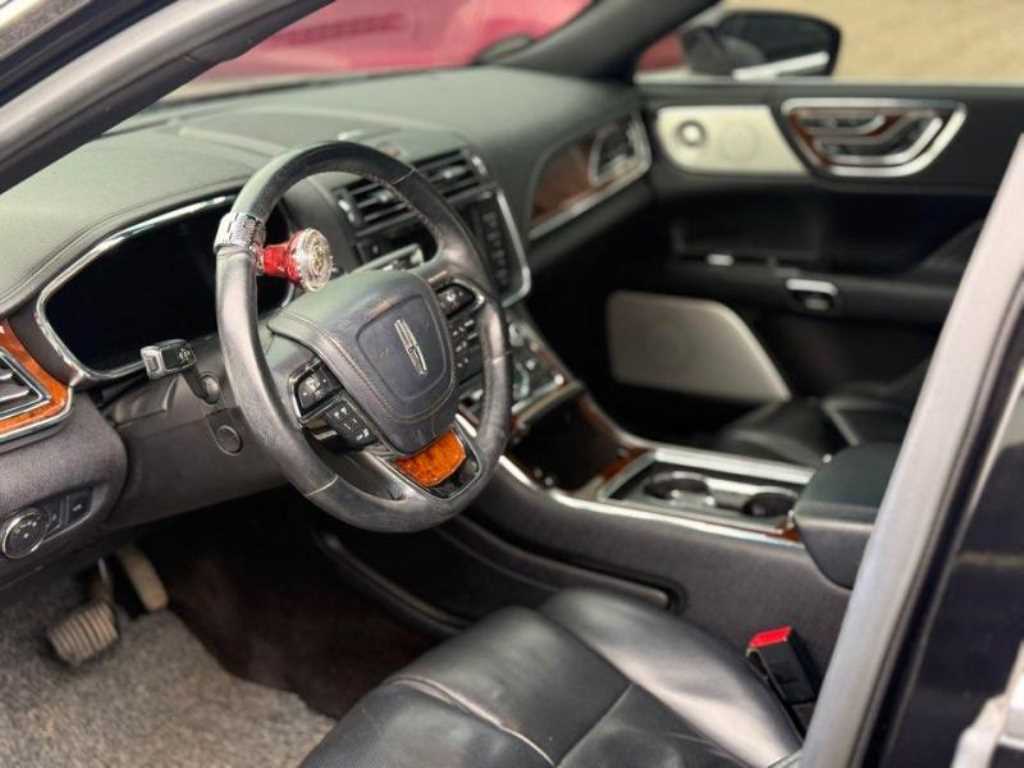 Lincoln Continental - Vista 3