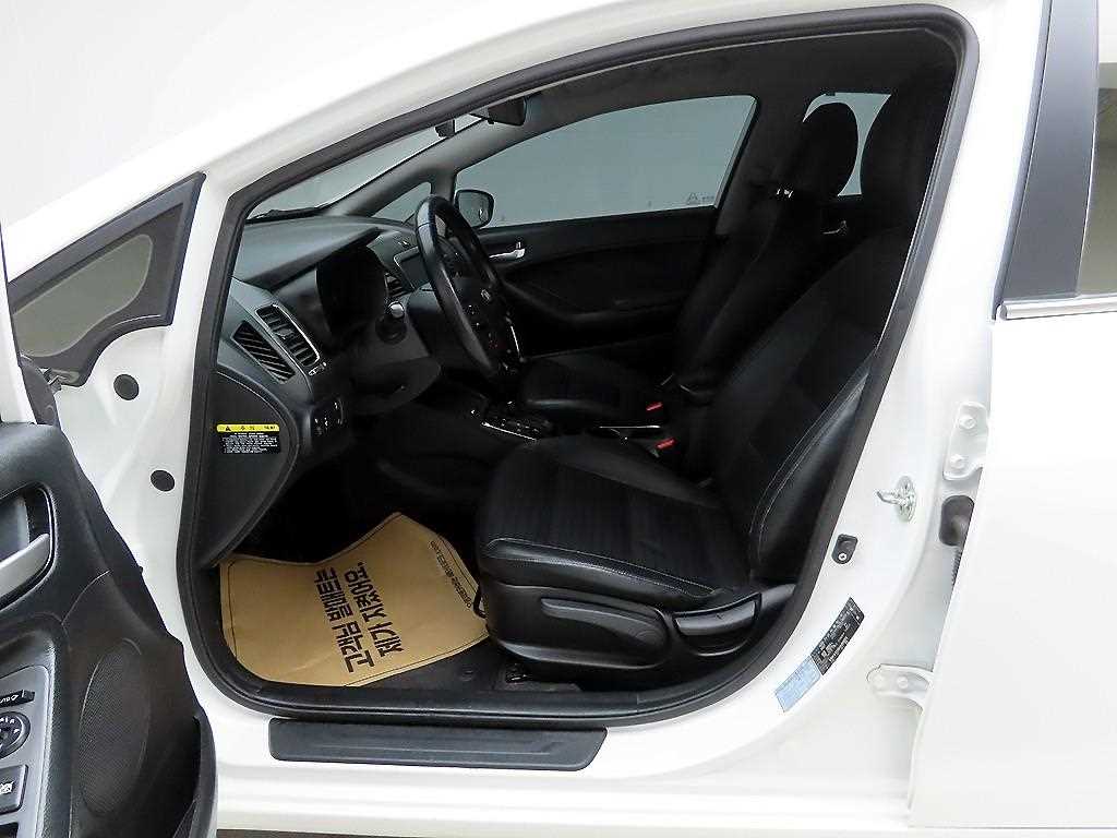 KIA K3 2018 Blanco - Importación desde Corea - HF Imports Iquique - Foto 13