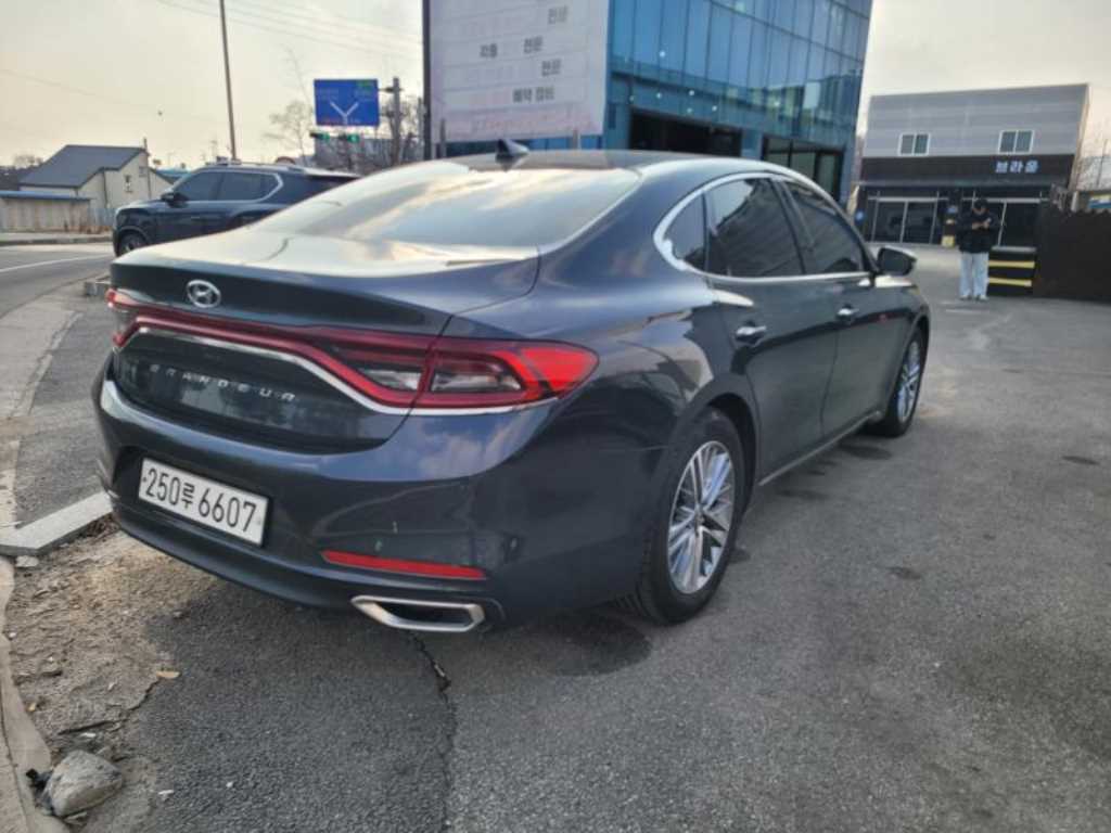 HYUNDAI Grandeur - Vista 4