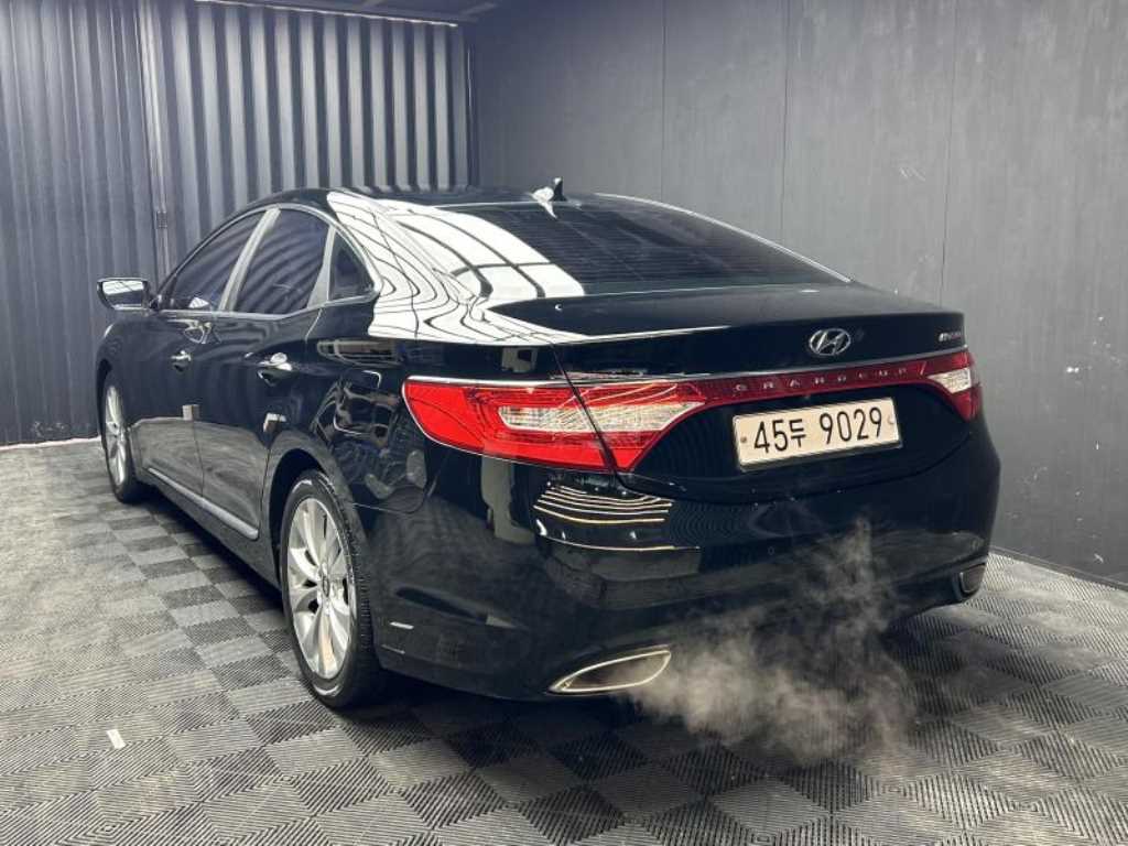 HYUNDAI Grandeur - Vista 4