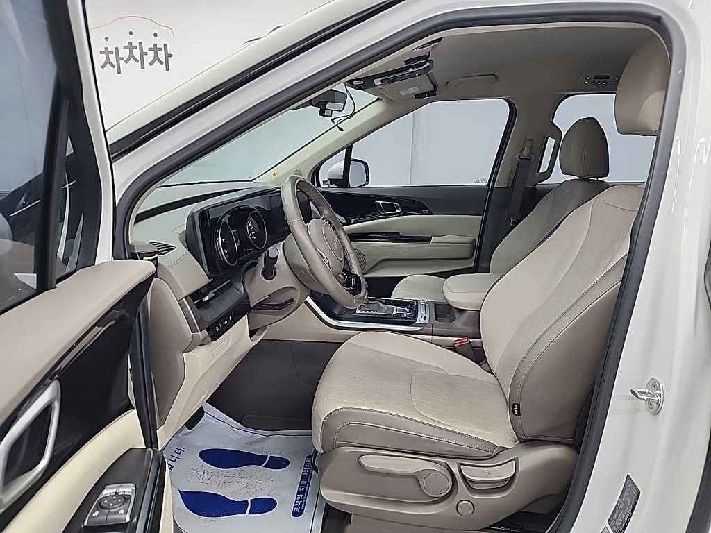 KIA Carnival - Vista 11