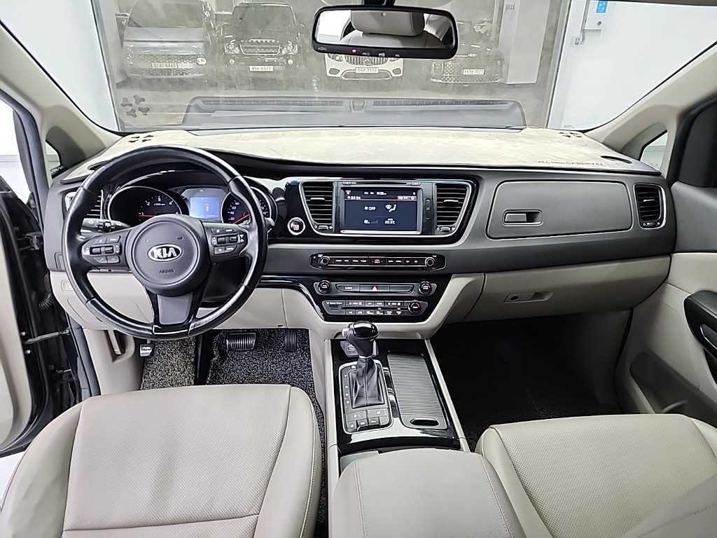 KIA Carnival - Vista 7