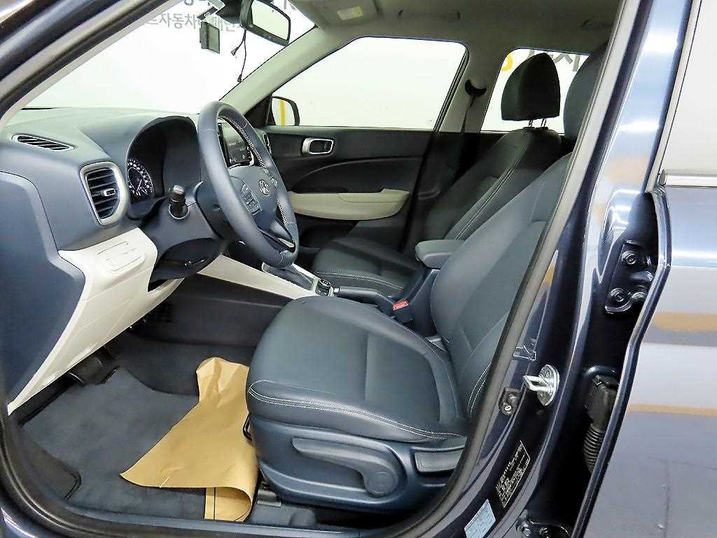 HYUNDAI Venue - Vista 5