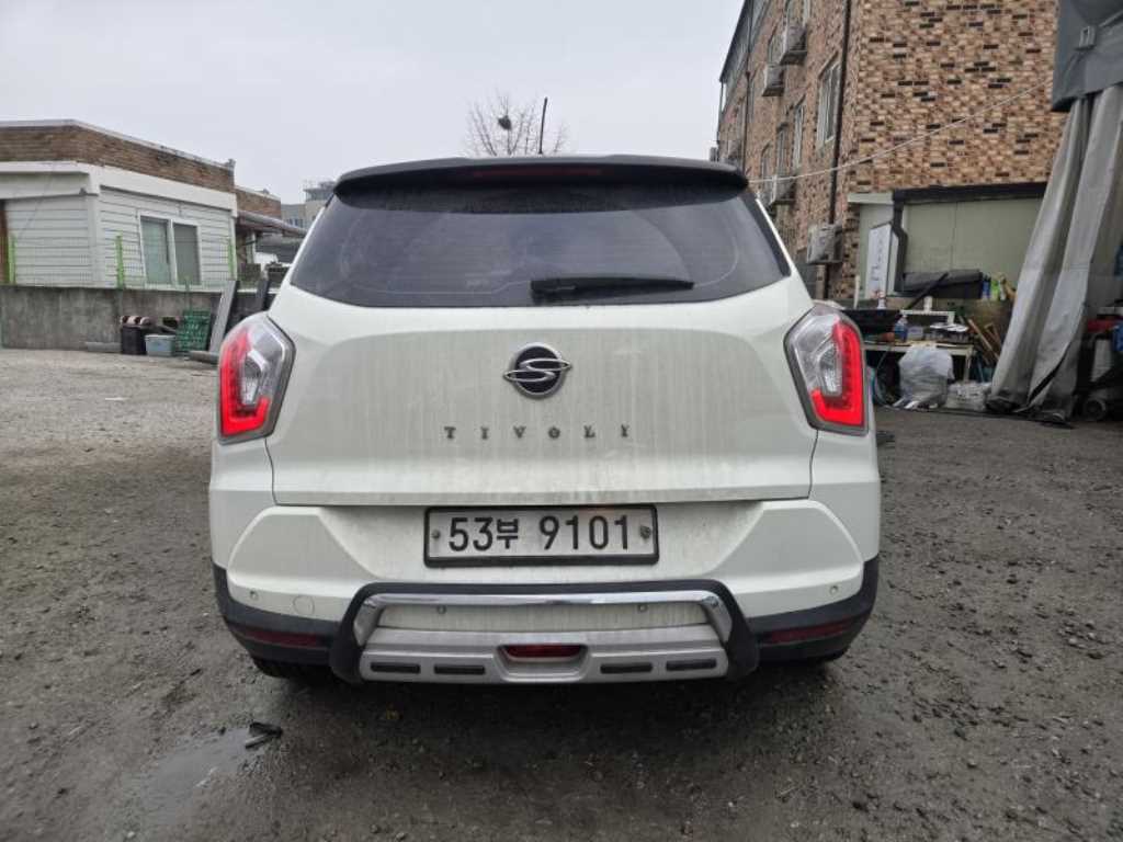 Ssangyong Tivoli - Vista 4
