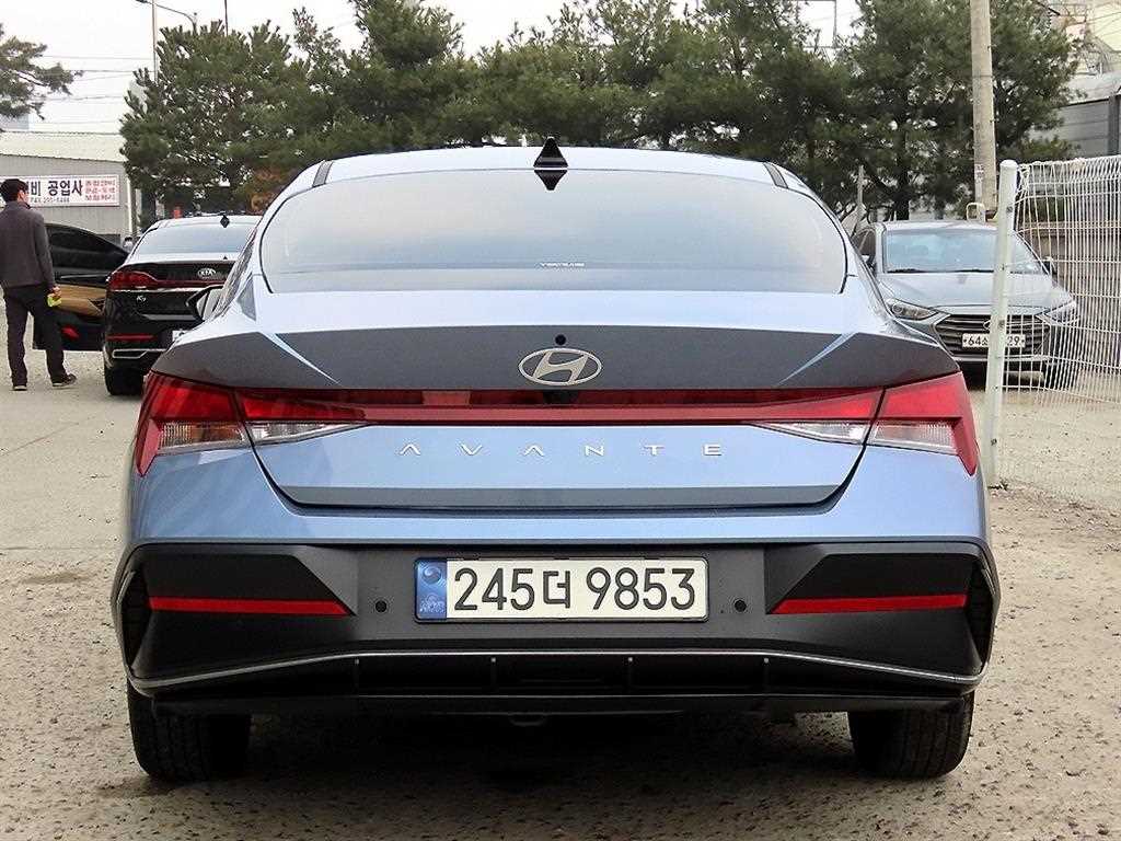 HYUNDAI Avante - Vista 4