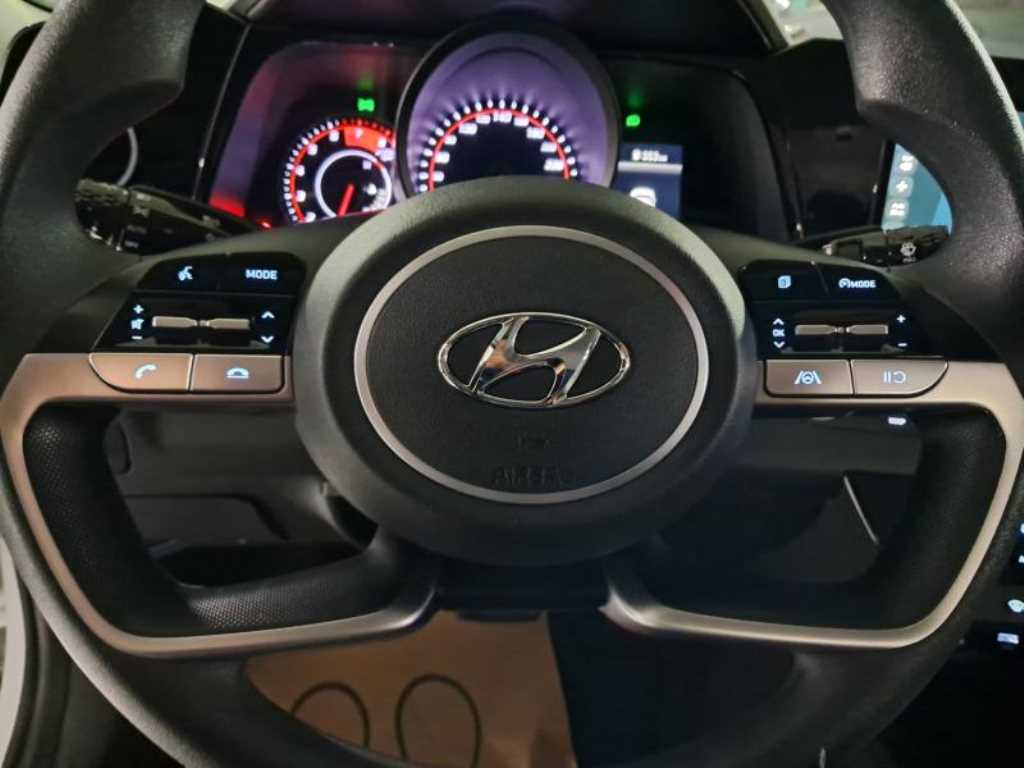 HYUNDAI Avante - Vista 9