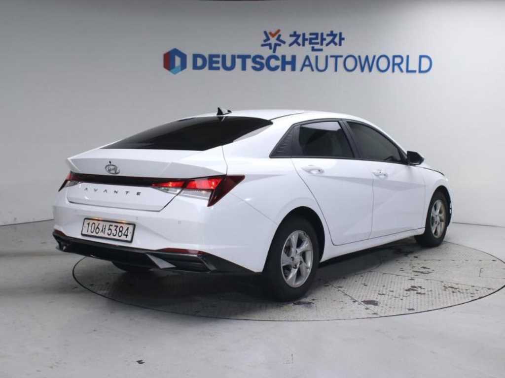 HYUNDAI Avante - Vista 2