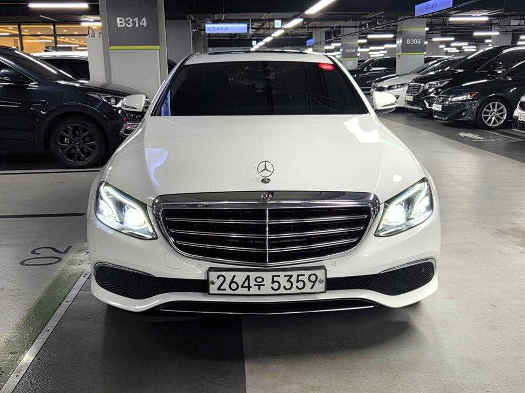 Mercedes Benz E class - Vista 2