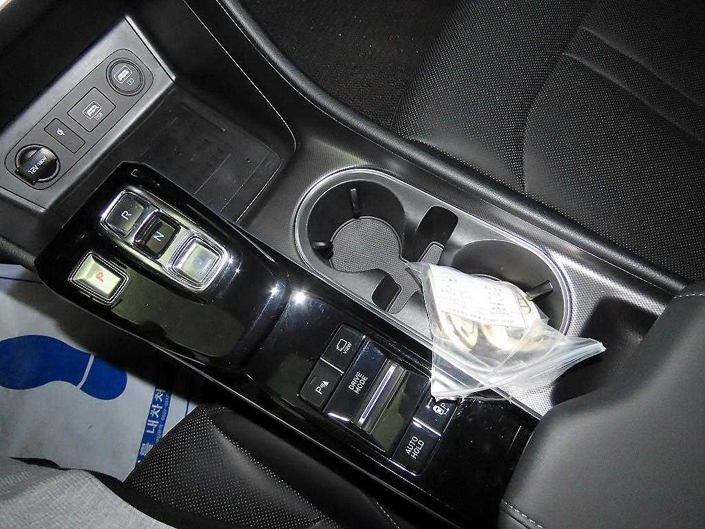 HYUNDAI Sonata - Vista 12