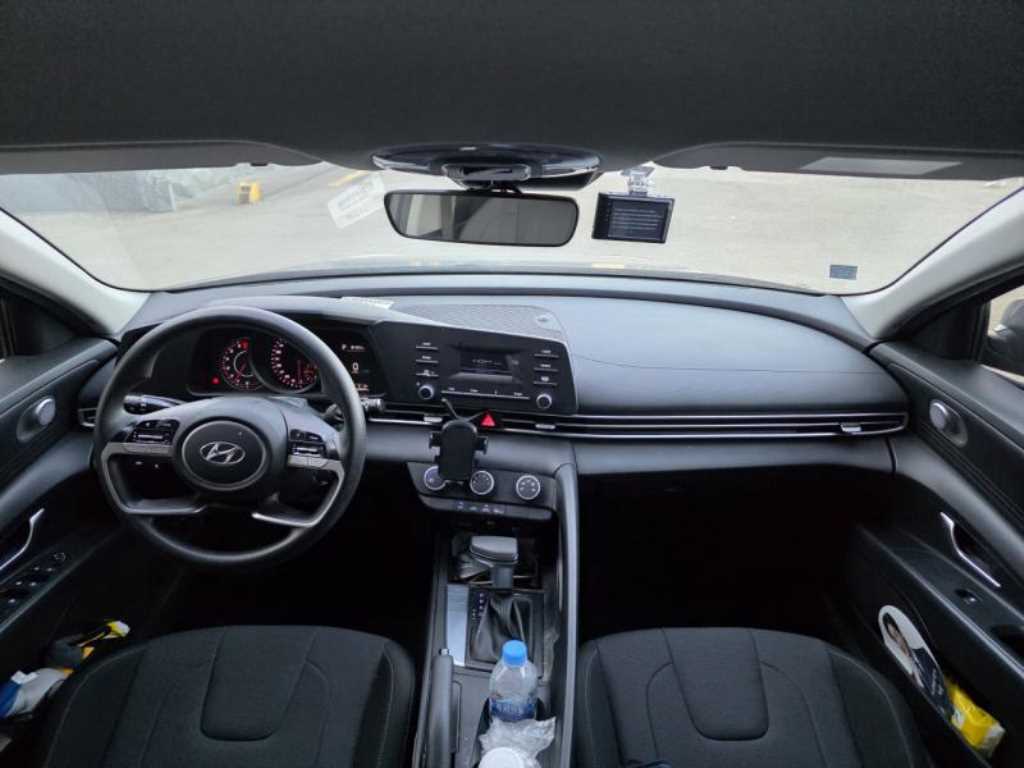 HYUNDAI Avante - Vista 7