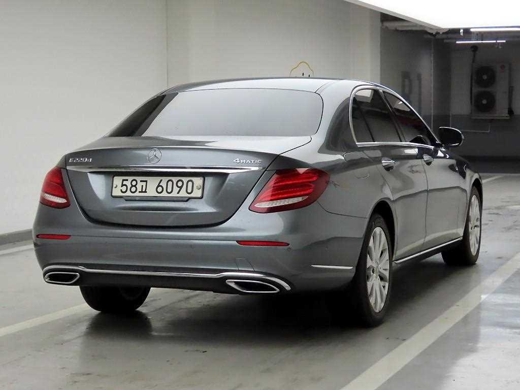 Mercedes Benz E class - Vista 4
