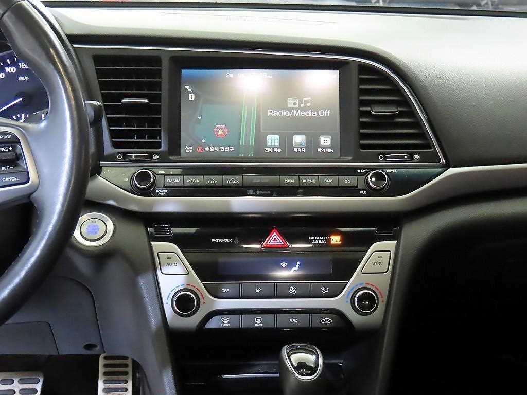 HYUNDAI Avante - Vista 11