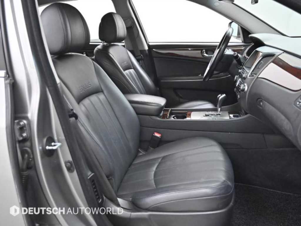 HYUNDAI Equus - Vista 10