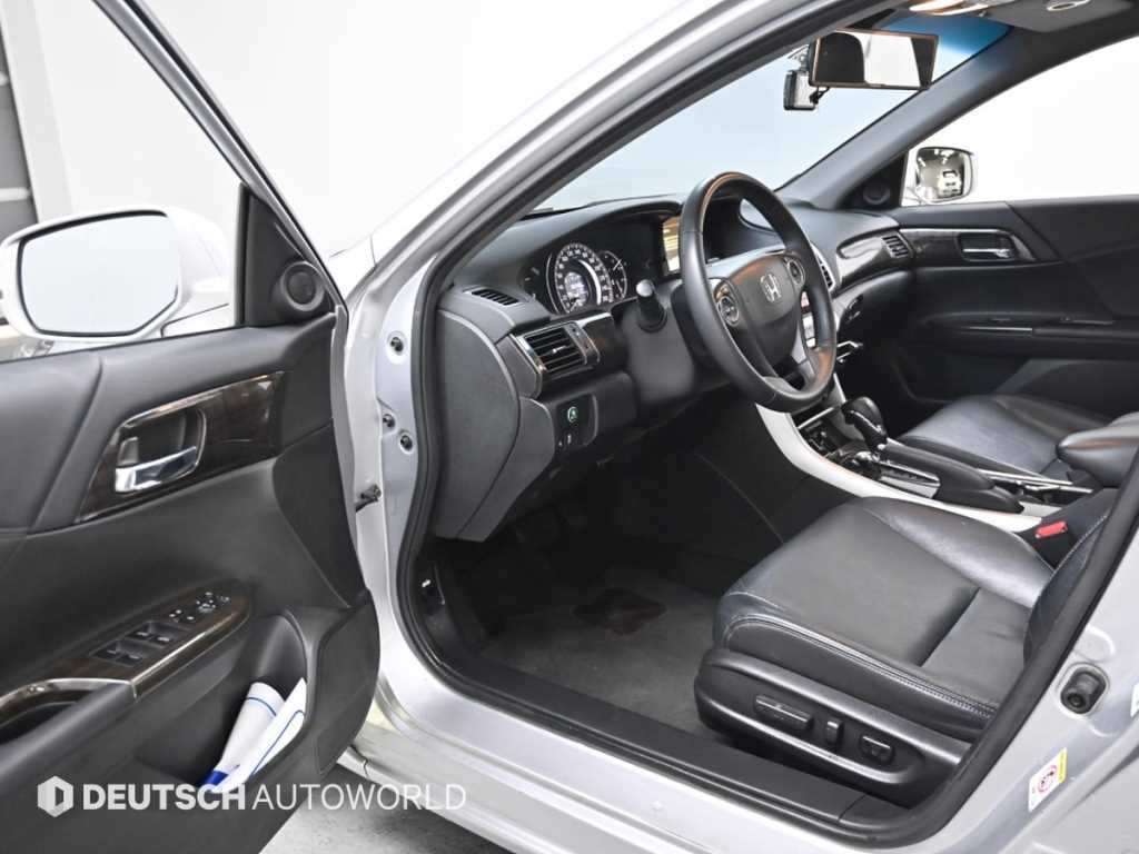 Honda Accord - Vista 11
