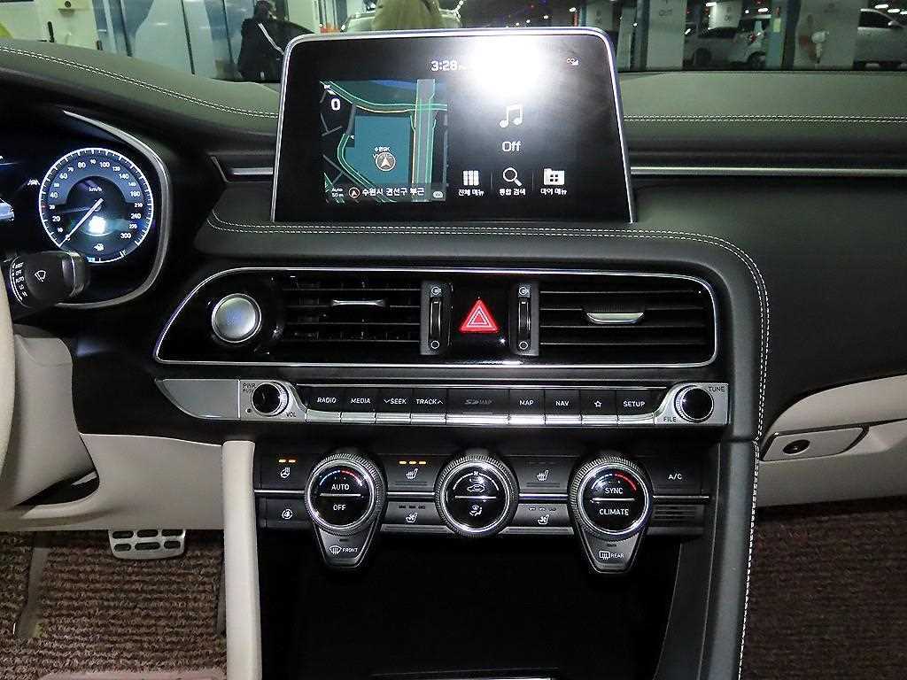 Genesis G70 - Vista 11