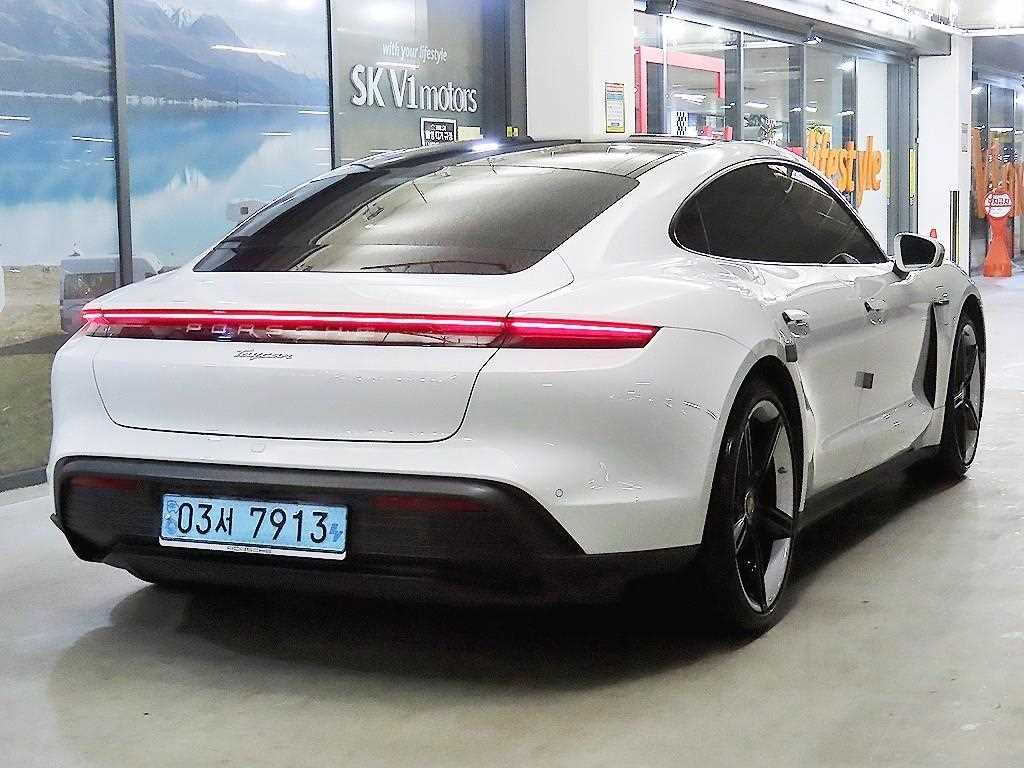 Porsche Taycan - Vista 4