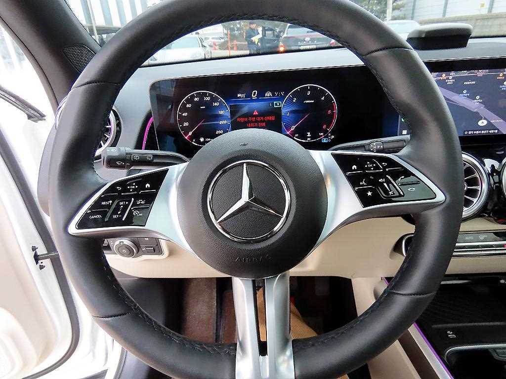 Mercedes Benz GLB Class - Vista 8