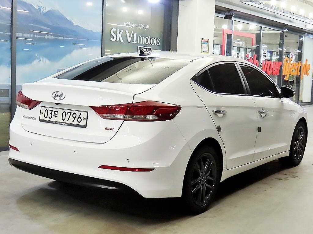 HYUNDAI Avante - Vista 4