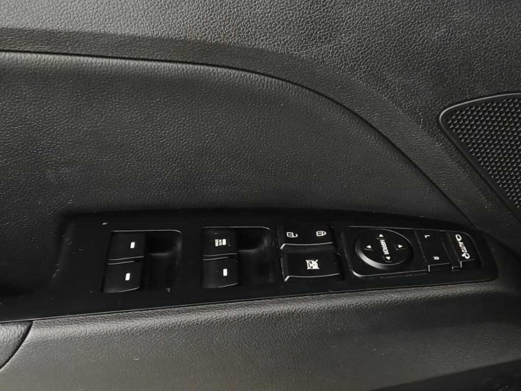 HYUNDAI Avante - Vista 9