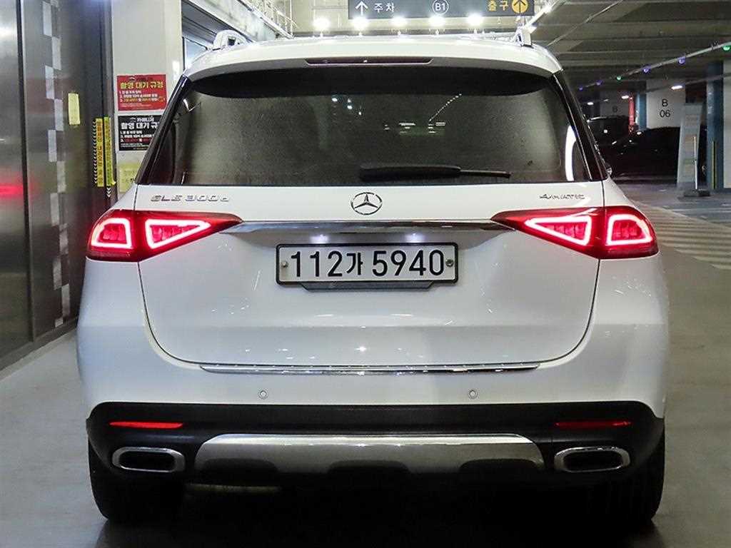 Mercedes Benz GLE Class - Vista 5