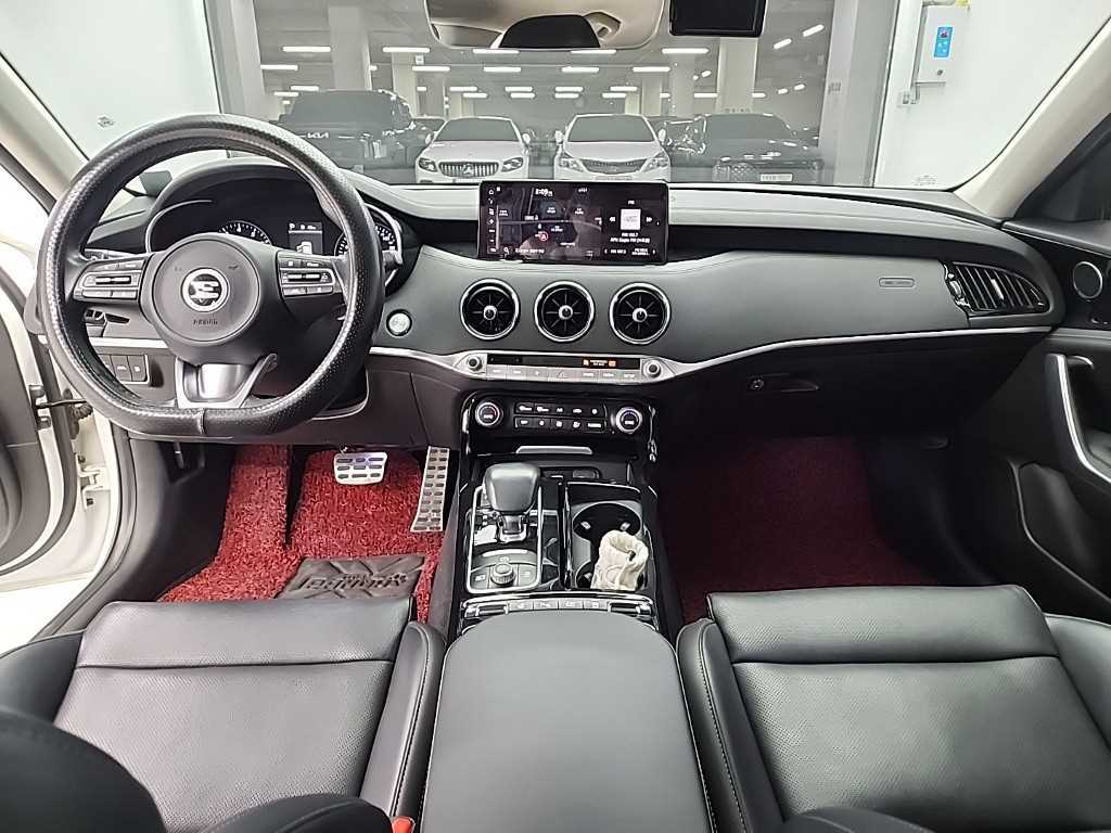 KIA Stinger - Vista 6