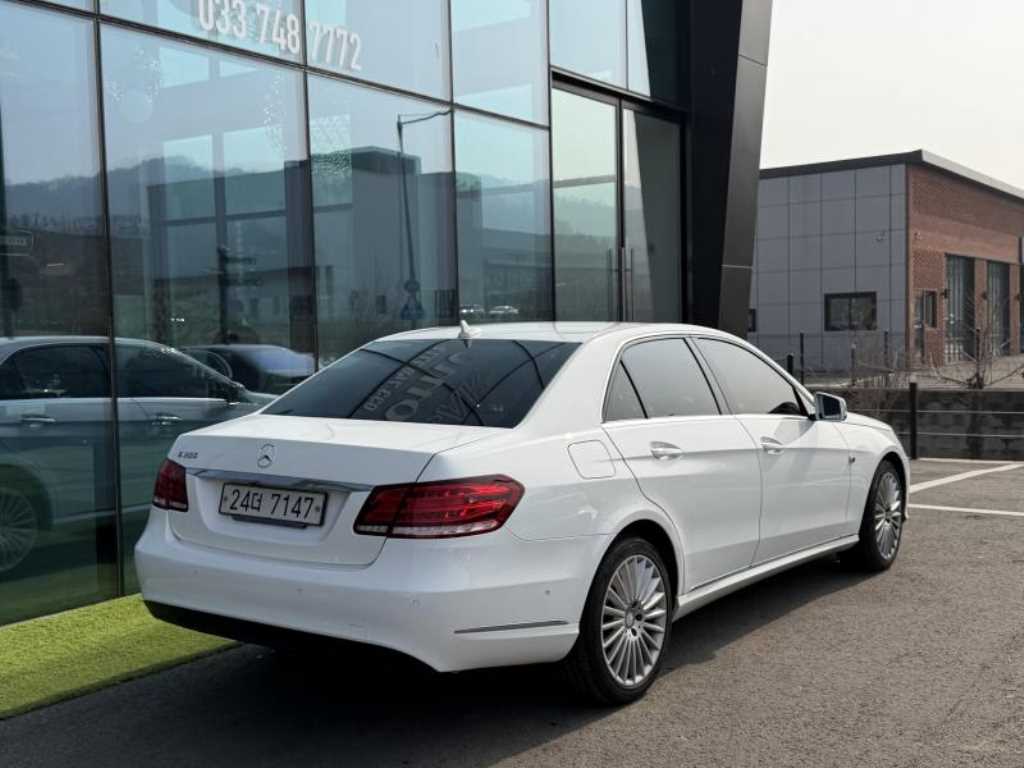 Mercedes Benz E class - Vista 3