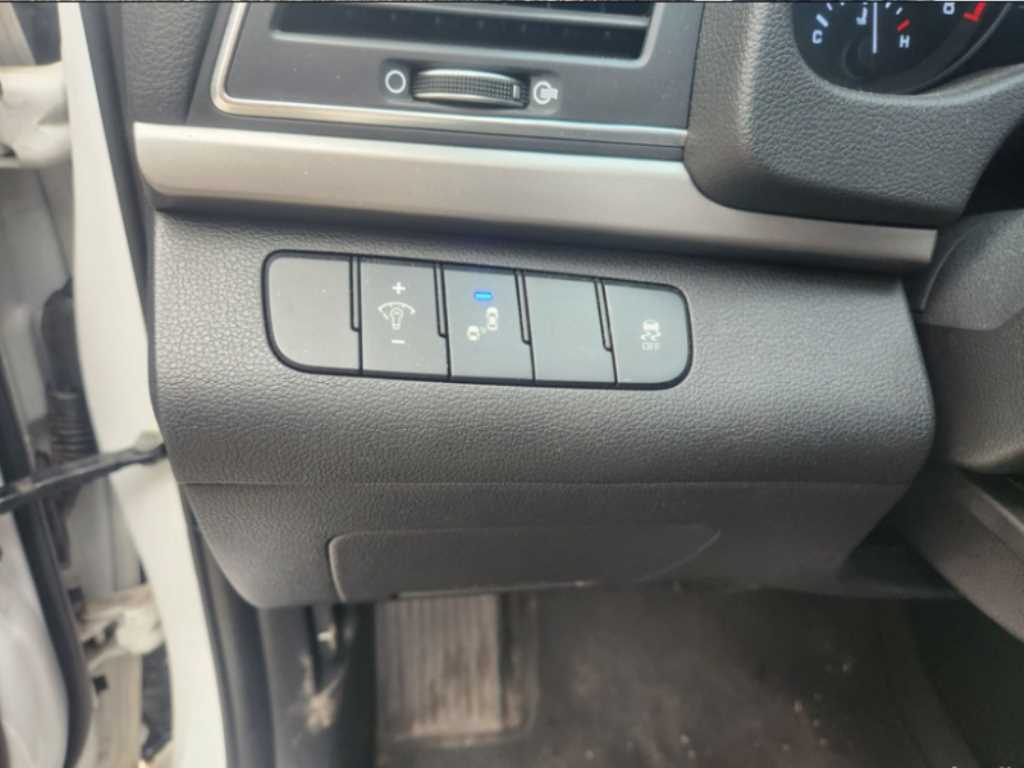 HYUNDAI Avante - Vista 8