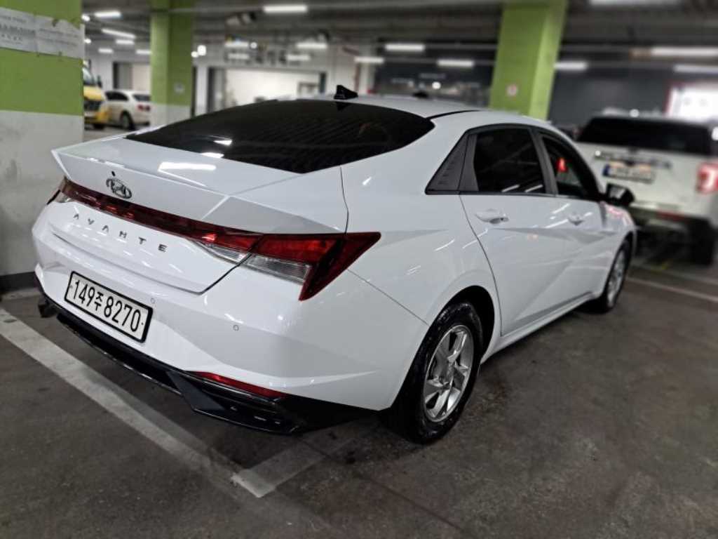 HYUNDAI Avante - Vista 2