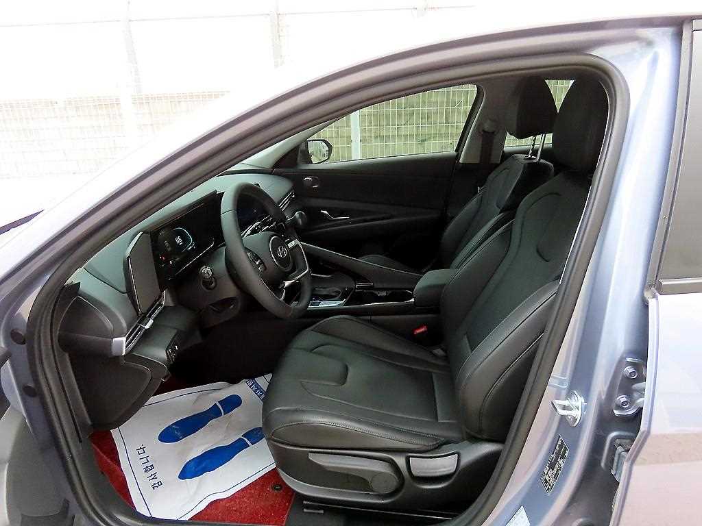 HYUNDAI Avante - Vista 5